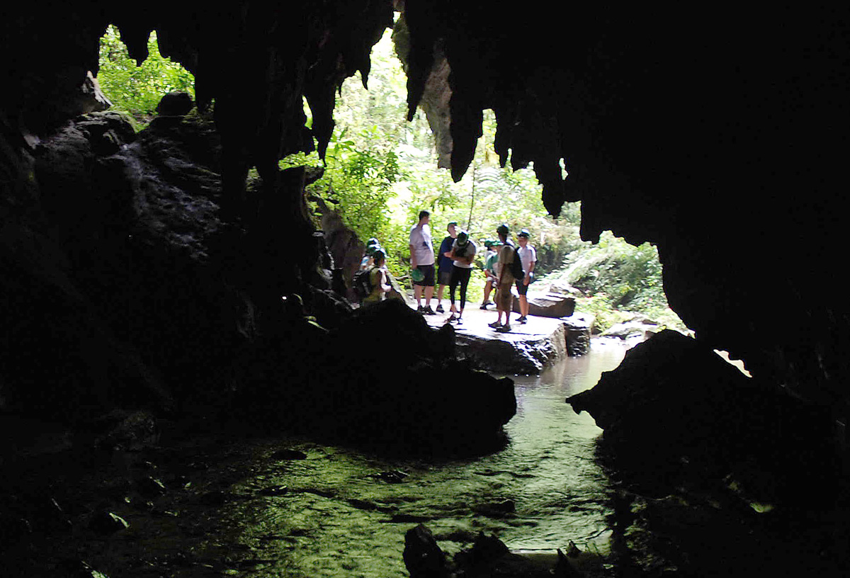 Caverna no Parque Estadual Turstico Alto Ribeira (Petar) <a style='float:right;color:#ccc' href='https://www3.al.sp.gov.br/repositorio/noticia/07-2008/Cavernas_Petar.Rob-agua suja_petar (3).jpg' target=_blank><i class='bi bi-zoom-in'></i> Clique para ver a imagem </a>